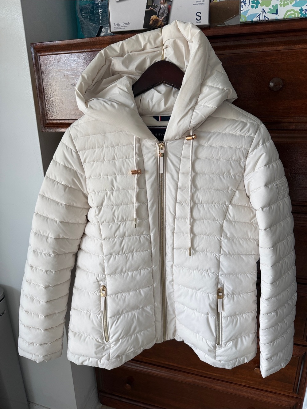 Tommy Hilfiger Cream Quilted Hooded Puffer Jacket with Gold Hardware